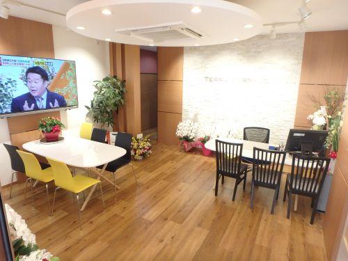 ������Ѓe���t�H�[�~���O�̓���