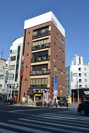 ������ЃG�[�X�s���Y�̔��̊O��