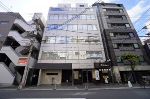 ������Ѓ��|�[���E�R�[�|���[�V�����̊O��