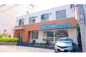 �^�J�Z�s���Y������Ђ̊O��